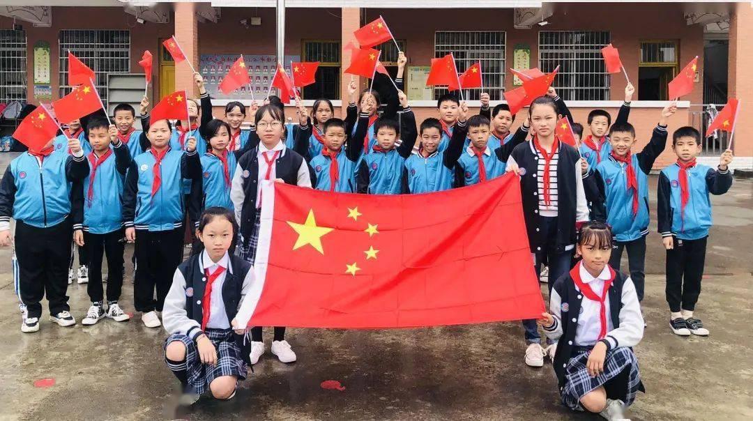对话发现野居8年流浪汉的深圳快递小哥：志愿服务队已帮助百名流浪者，队员要培训隐私保护