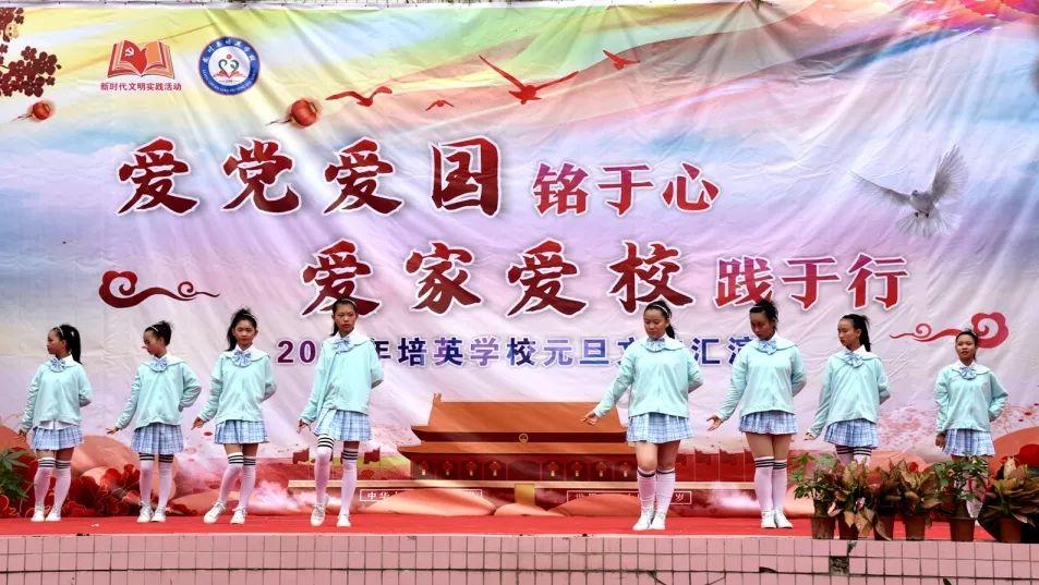 10后小孩爆火出圈,被尊称“小孩哥”“小孩姐”
